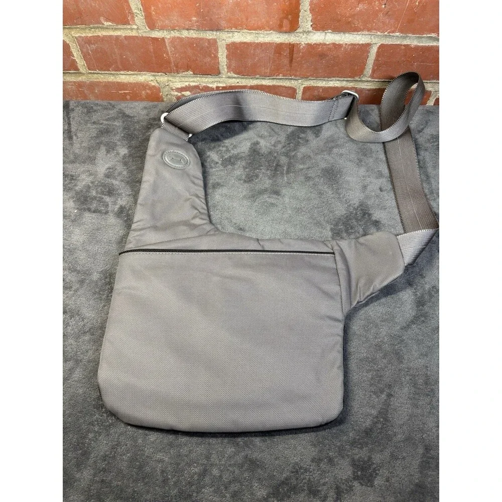 Tumi 5135GRN Should Bag Cross Body Bag Nylon Zipper Pockets Adjustable Strap